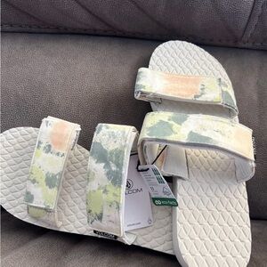 Volcom Women's Sandals in Green and Peach